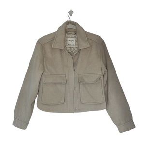 Abercrombie & Fitch Cropped Shirt Jacket in Gray, Size Small